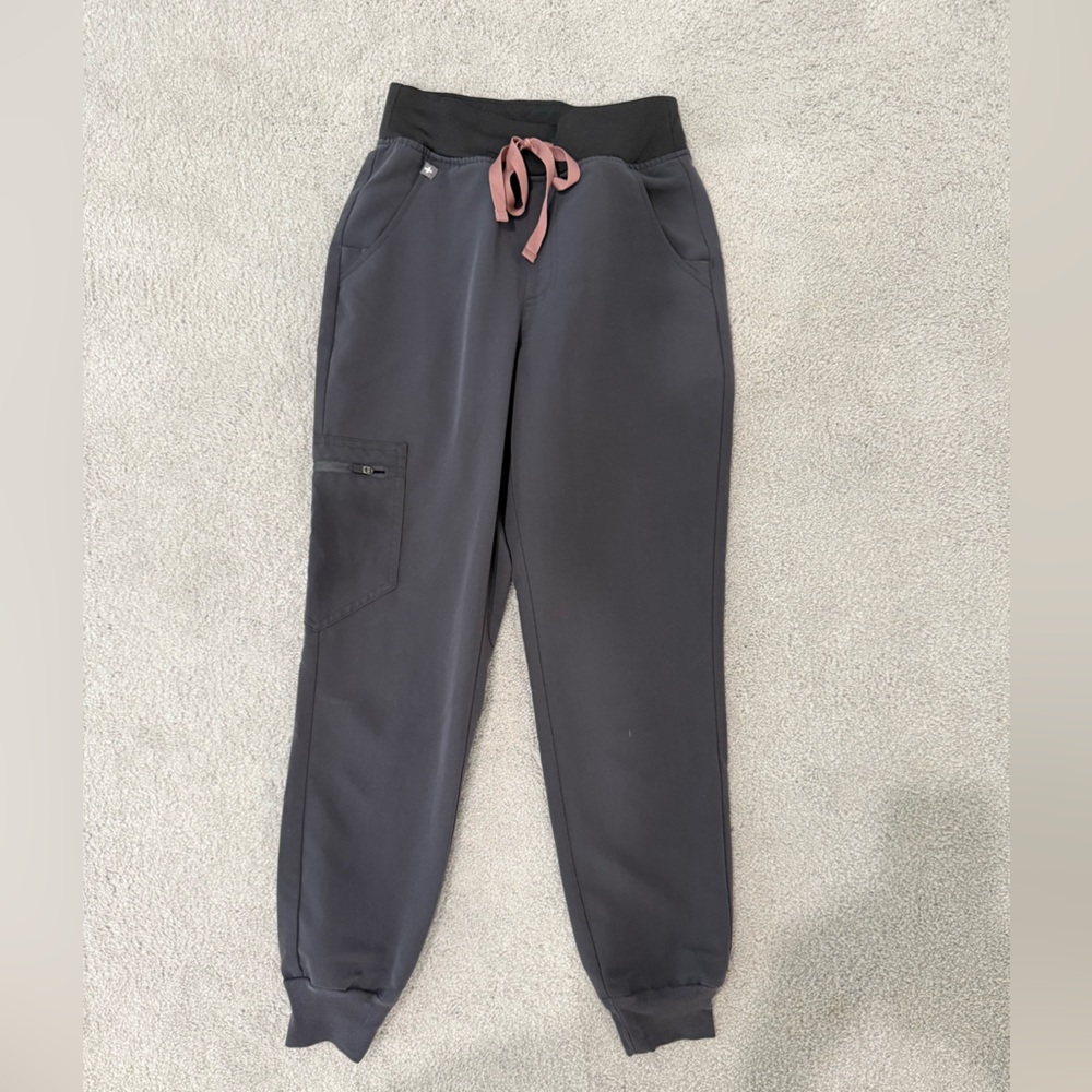 FIGS Zamora Jogger Scrub Pants Charcoal Grey